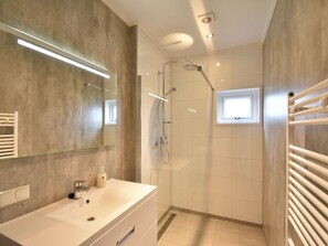 House | Bathroom - Cozy Holiday Home in Callantsoog With Private Terrace (Callantsoog)