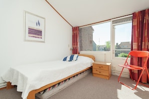 House | 3 bedrooms, individually furnished - Holiday Home in Warns With Private Jetty (Warns)