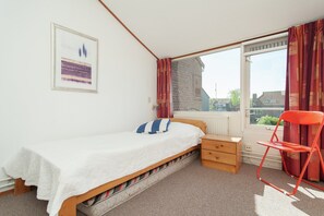 House | 3 bedrooms, individually furnished - Holiday Home in Warns With Private Jetty (Warns)