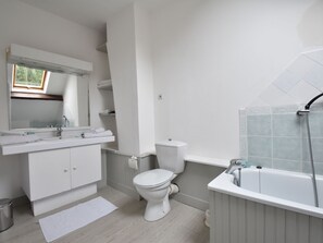House | Bathroom | Combined shower/tub, towels - Dreamy Holiday Home in Etretat With Garden (Etretat)