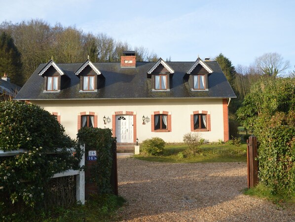 Exterior - Dreamy Holiday Home in Etretat With Garden (Etretat)