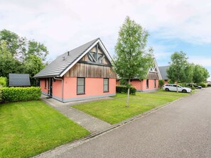 Exterior - Holiday Home in Balk Near Frisian Lakes (Balk)