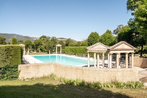 Pool - Studio in Montbrun Castle With Pool (Montbrun-les-Bains)