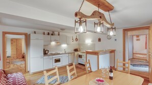 Dining - Warm Holiday Home in Sankt Peter am Kammersberg With Terrace (Sankt Peter am Kammersberg)