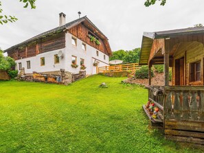 Exterior - Warm Holiday Home in Sankt Peter am Kammersberg With Terrace (Sankt Peter am Kammersberg)