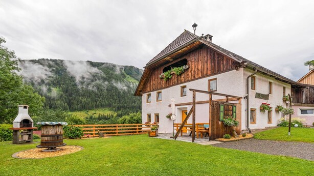 Exterior - Warm Holiday Home in Sankt Peter am Kammersberg With Terrace (Sankt Peter am Kammersberg)