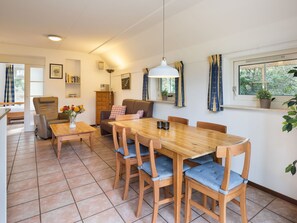 Dining - Romantic Villa with Dishwasher near National Park (Diever)