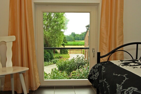 House | View from property - Farmstay With Garden Views (Wijlre)