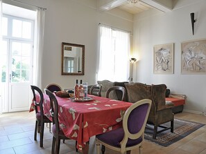 Dining - Apartment in an Original Castle With Garden in Jonquières (Jonquieres)