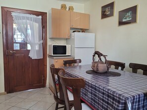 House | Private kitchen | Highchair - Holiday Home Alsace Near Vosges Nature Park (Schleithal)