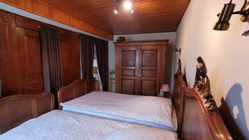 House | 2 bedrooms, bed sheets