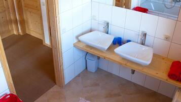 Chalet | Bathroom | Bathtub