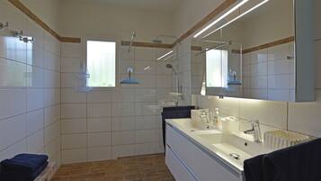 Vila | Kamar mandi | Shower