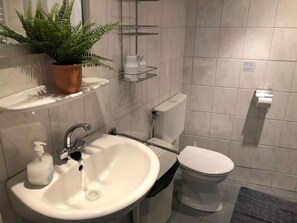 House | Bathroom | Shower, towels