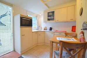 House | Private kitchen - Holiday Home in Maarheeze Near Forest (Maarheeze)