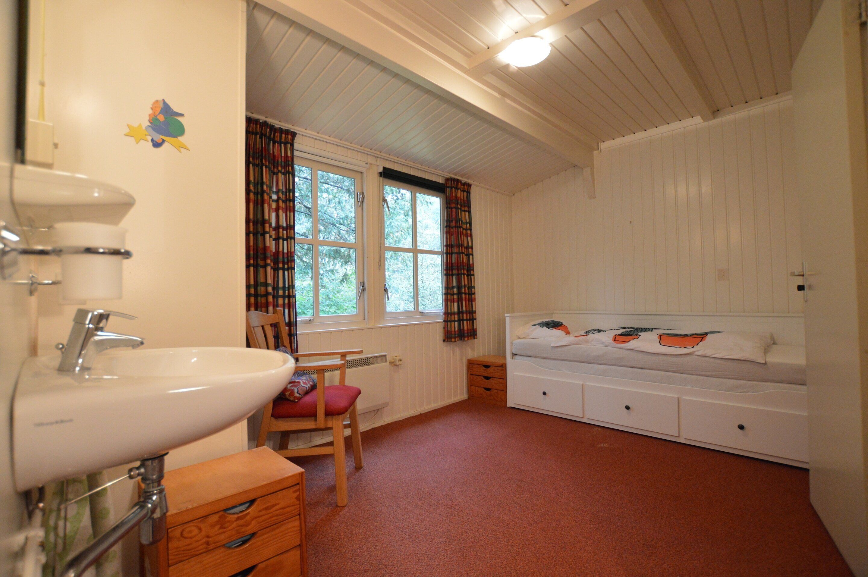 House | 3 bedrooms, individually furnished, bed sheets