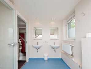 House | Bathroom | Shower - Gorgeous Farmhouse Near Forest in Aalten (Aalten)
