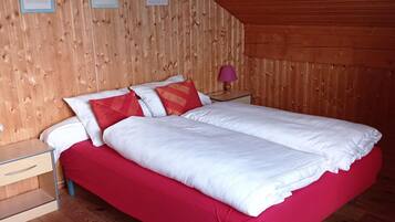 Chalet | 2 bedrooms, individually furnished, bed sheets
