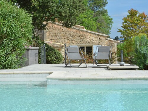 Cozy Villa in Ménerbes With Swimming Pool