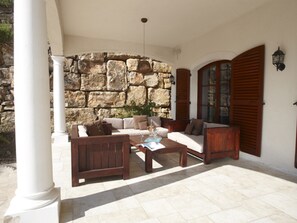 Villa | Balcony - Villa in Sainte-maxime With Private Pool (Sainte-Maxime)