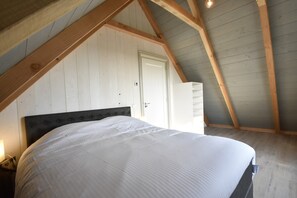 House | 4 bedrooms, individually furnished, bed sheets - Family Home in Rural Location near Coast of Noord-holland Province (Callantsoog)