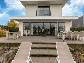 Outdoor dining - Modern Villa with Hot Tub & Sauna in Harderwijk Flevoland (Zeewolde)