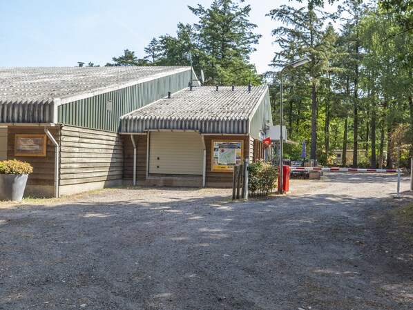 House | Reception - Cozy Holiday Home in Nunspeet near Forest (Nunspeet)