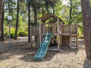 House | Children’s area - Cozy Holiday Home in Nunspeet near Forest (Nunspeet)