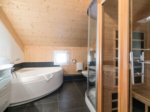Chalet | Badezimmer | Dusche, Handtücher
