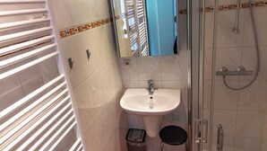 Douche, serviettes fournies
