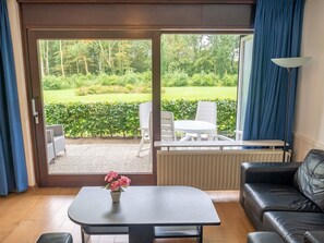 DVD player - Apartment in Nieuwvliet With Roof Terrace, Garden, Parking (Nieuwvliet)