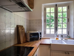 House | Private kitchen | Highchair - Historic Home Saint-aignan by Lake (Saint-Aignan)