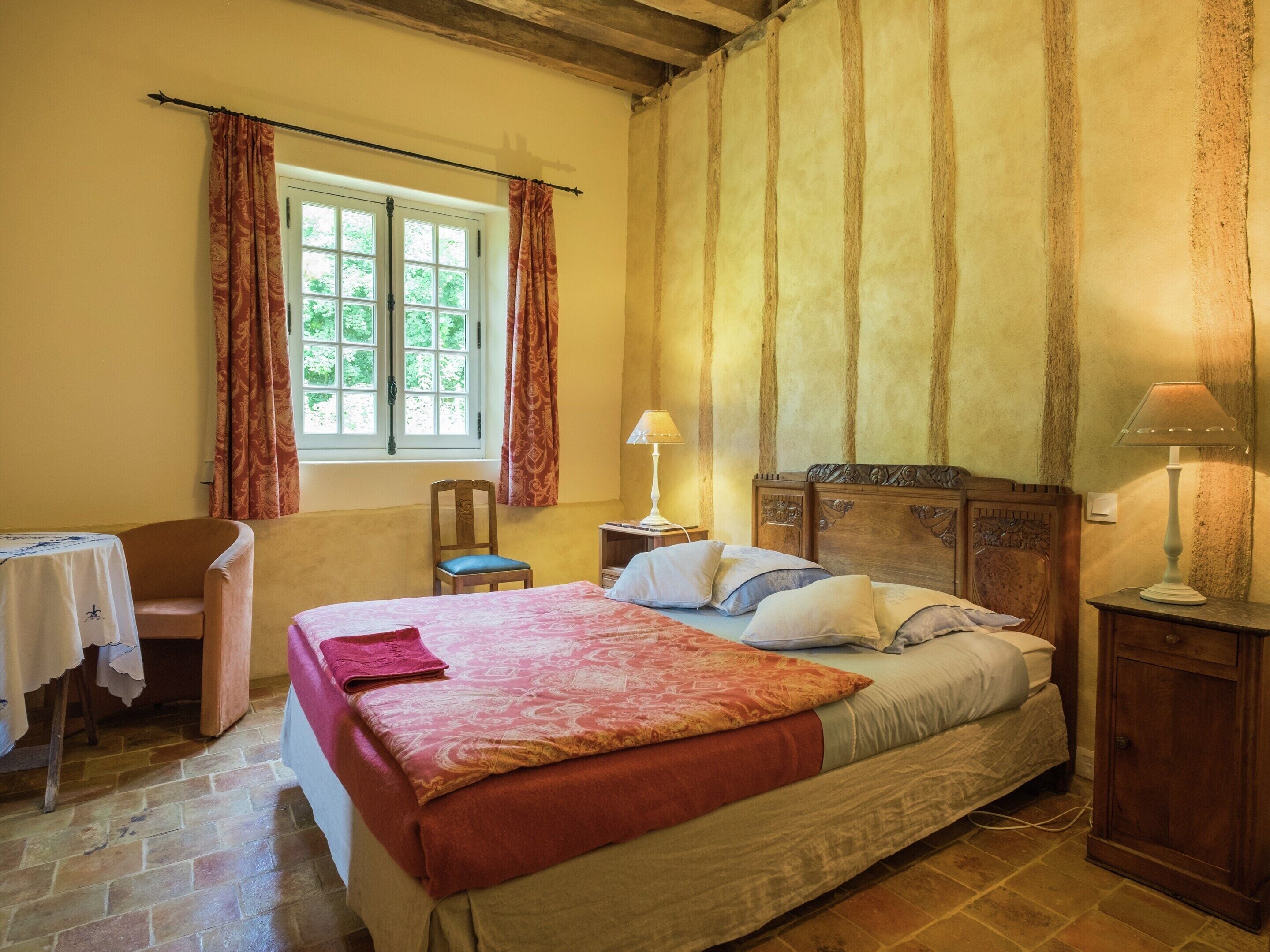 House | 5 bedrooms, individually furnished, bed sheets