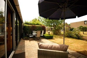 Balcony - Nice Holiday Home for 5 People, Within Walking Distance of the Beach (Burgh-Haamstede)