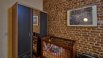 Apartment | 3 bedrooms, individually furnished, bed sheets