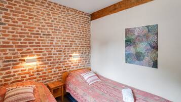 Apartment | 3 bedrooms, individually furnished, bed sheets
