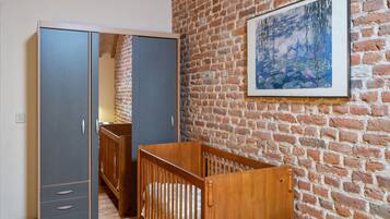 Apartment | 3 bedrooms, individually furnished, bed sheets