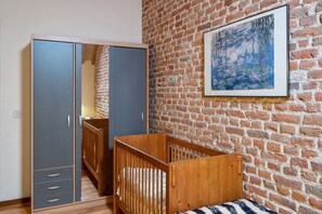 Apartment | 3 bedrooms, individually furnished, bed sheets