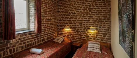 Apartment | 3 bedrooms, individually furnished, bed sheets