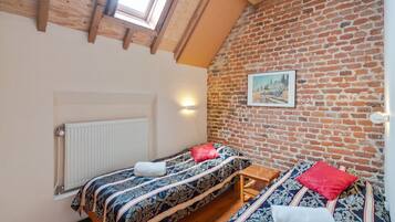 Apartment | 3 bedrooms, individually furnished, bed sheets