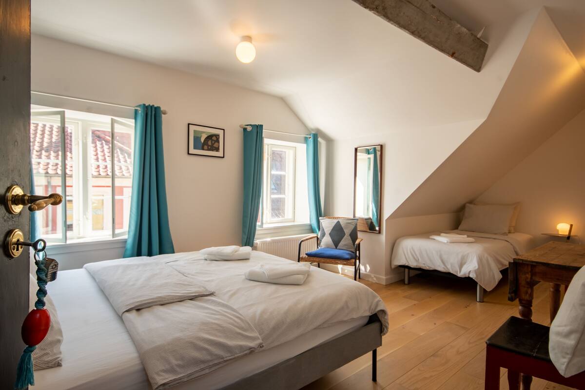 Classic Triple Room, Shared Bathroom | Seterika/papan seterika, Wi-fi percuma, cadar katil
