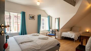 Classic Triple Room, Shared Bathroom | Iron/ironing board, free WiFi, bed sheets