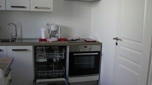House | Private kitchen - Cozy Holiday Home in Rochefort With Private Terrace (Rochefort)