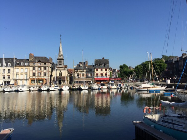 Unclassified image, 1 of 38, button - Comfortable, Modernized Apartment bad 300m From the Famous Harbor of Honfleur (Honfleur)
