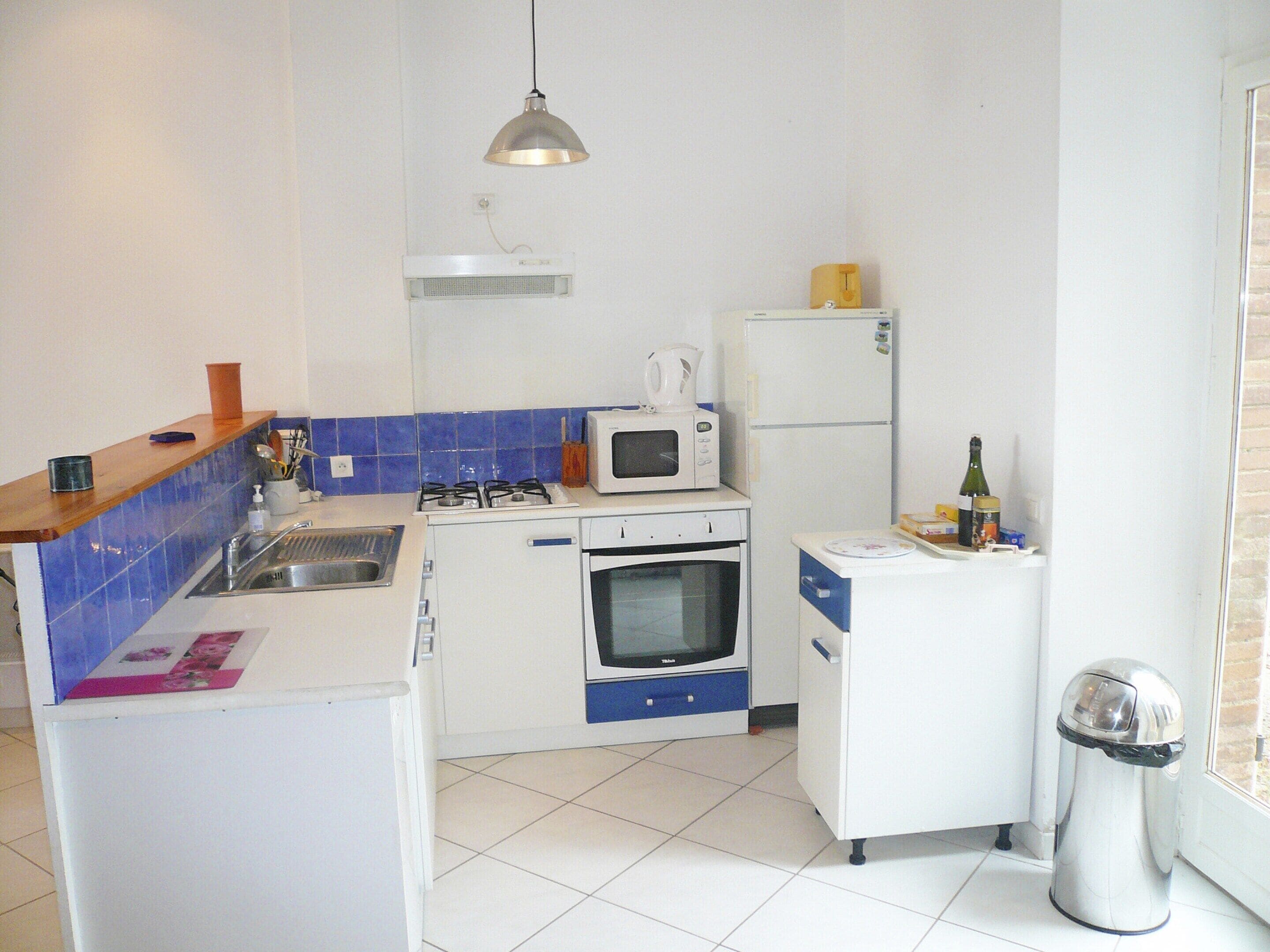 Casa | Cocina privada | Refrigerador, cafetera y tetera y periquera 