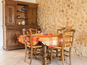 House | Dining - Holiday Home in Murviel With French Garden (Murviel-les-Beziers)