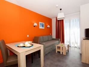 Apartment | Living room - Stylish Sete Getaway (Sète)