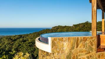 2 outdoor pools