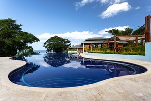 2 outdoor pools - Villa ROA (Roatan)