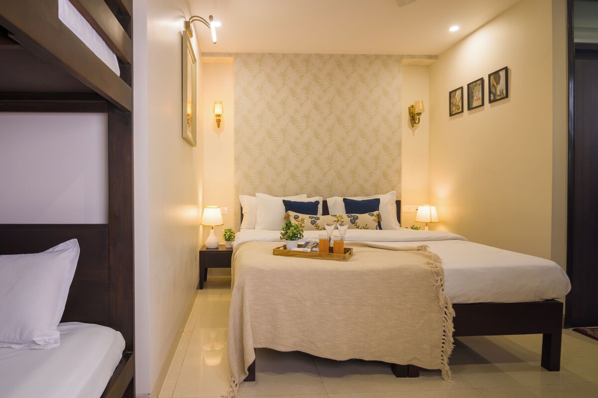 Deluxe Quadruple Room, Non Smoking | Egyptian cotton sheets, premium bedding, down comforters